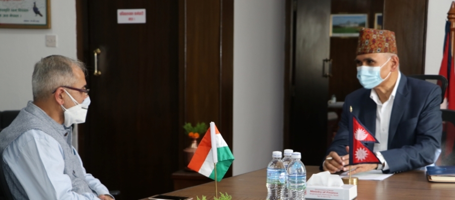 माननीय अर्थमन्त्री विष्णुप्रसाद पौडेल र नेपालका लागि भारतका महामहिम राजदूत विनय मोहन क्वात्रा बीच शिष्टाचार भेट ।